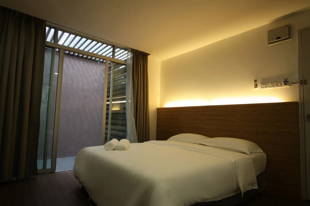 Place2Stay - Opposite Hilton