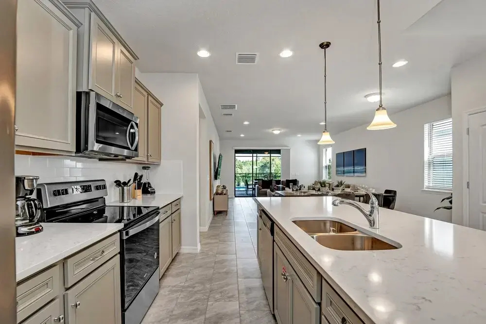 8919 Windor Westside
