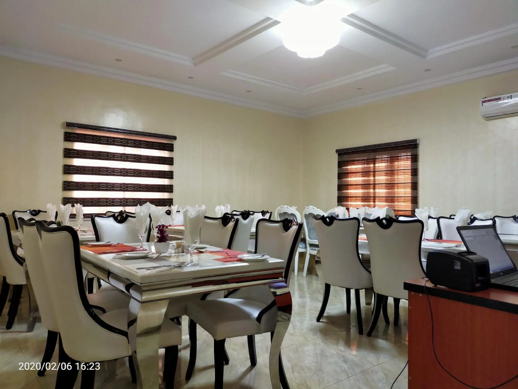 Alim Royal Hotel & Suites