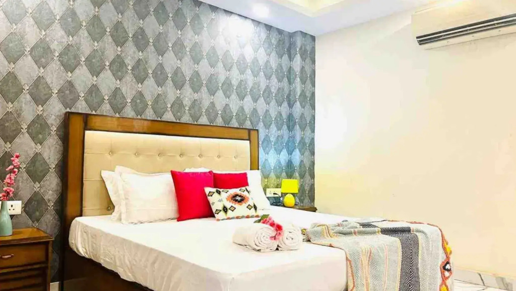 Bluo 2Bhk Patparganj- Balcony, Parking , Lift