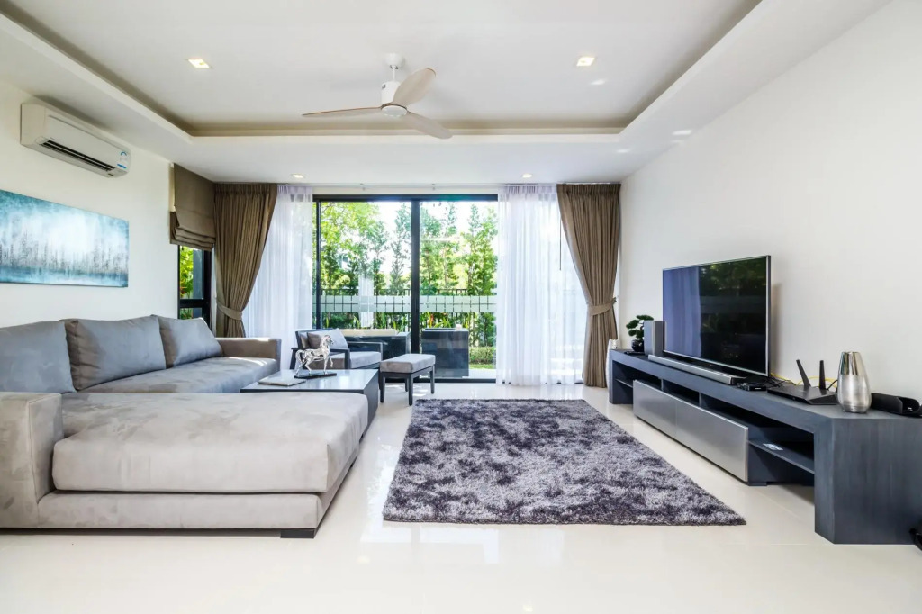 LP101 - Private rooftop pool villa in Laguna for 9 people, near restaurants and shops