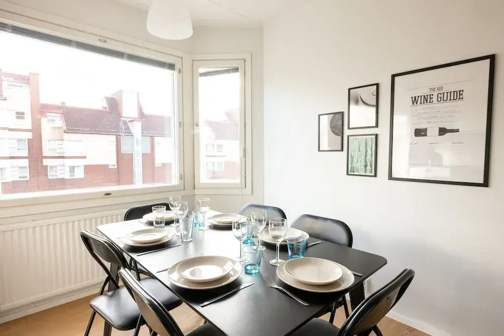 2ndhomes Modern & Cozy 2BR Apt w Balcony