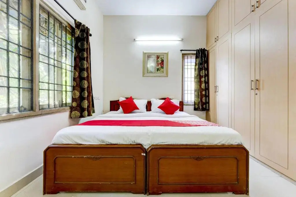 OYO Flagship 77300 J2 Service Apartment