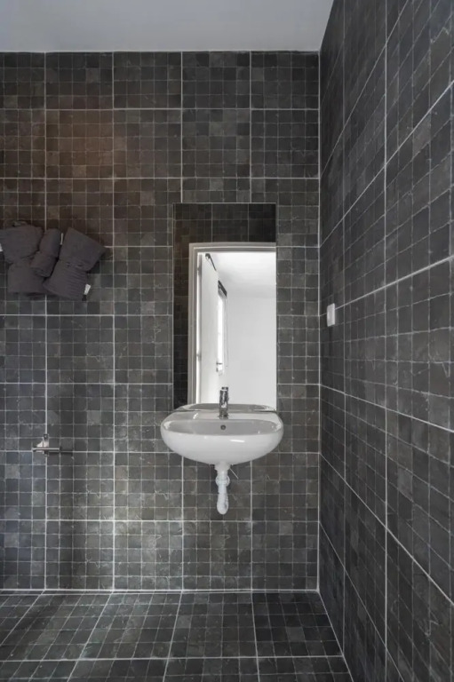 SVS IV in Oporto With 1 Bedrooms and 1 Bathrooms