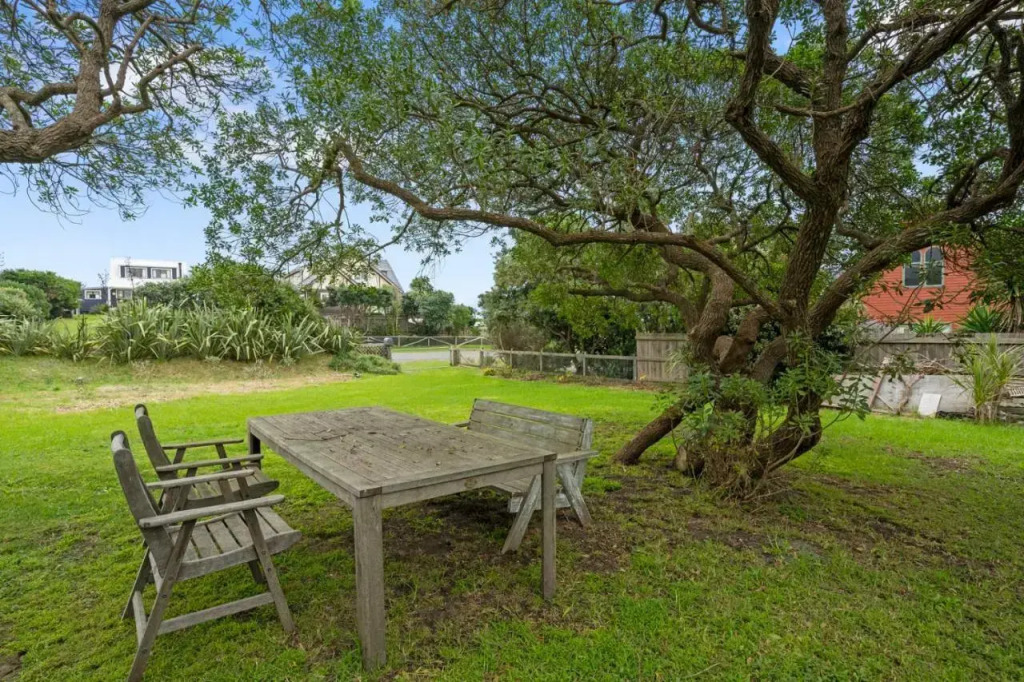 Stroll to the Sea - Te Horo Beach Holiday House