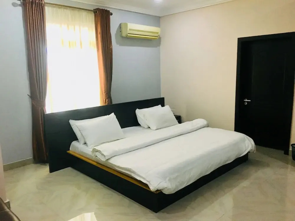 Milestone Hotel Annex