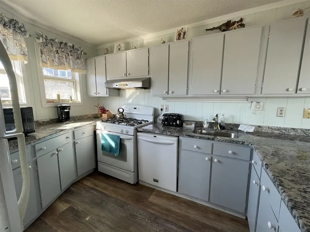 46221 Oramar Drive House by RedAwning