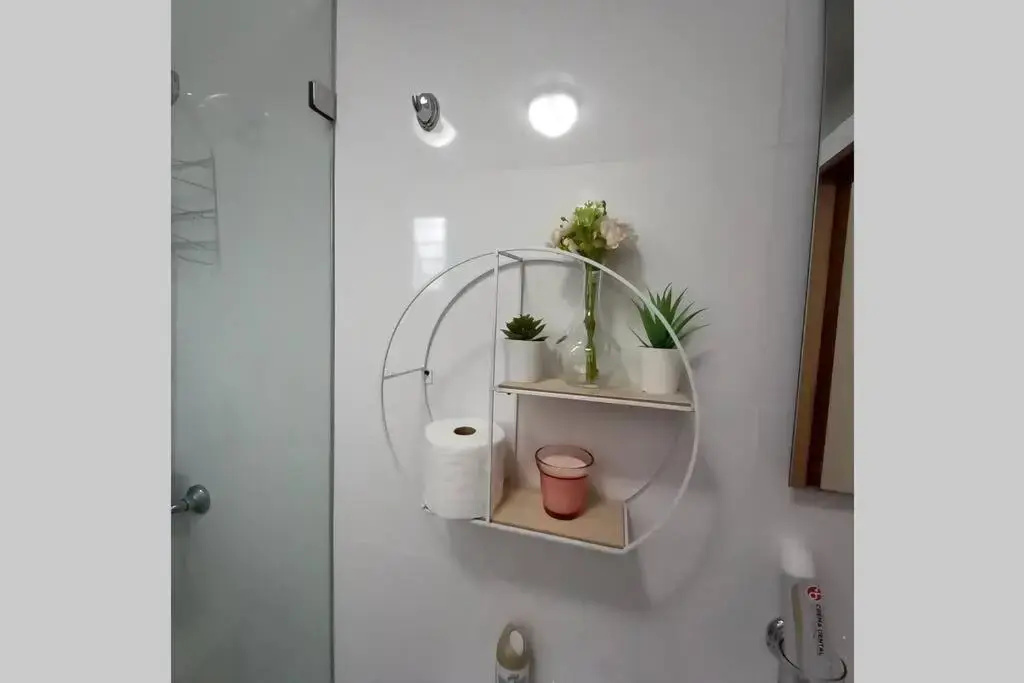 Confortable apartamento de 3 tres habitaciones, con hermosa vista de area verde, ademas de piscinas y juegos infantiles en area recreativa