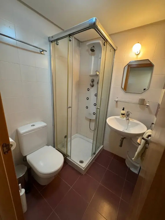 Beautiful 2 Bedroom 2 Bathroom Apartment With Several Pools