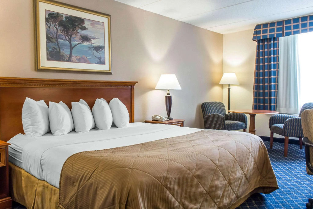 Clarion Hotel & Conference Center Ronkonkoma MacArthur Airport