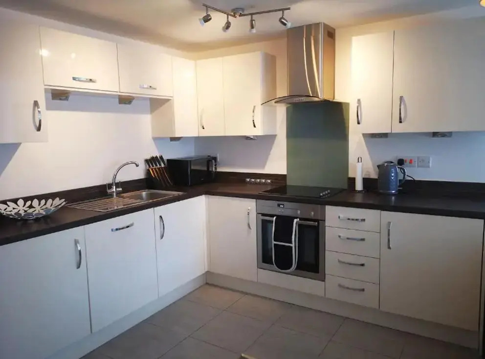 Holiday Maisonette, 13 mins walk to Beach,Sleeps 4