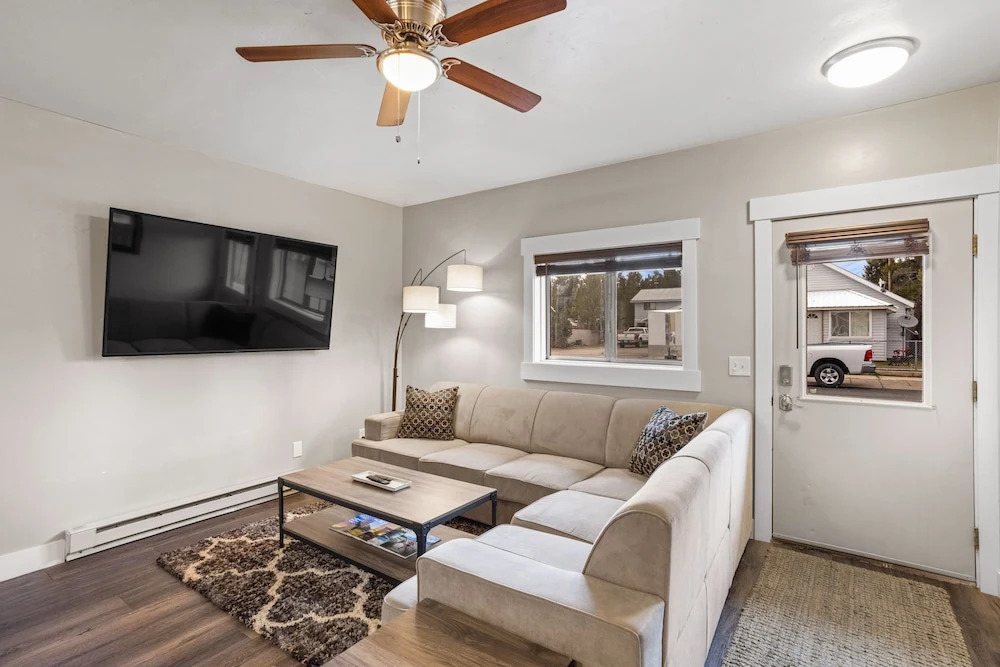 The Yellowstone Hideaway Unit B