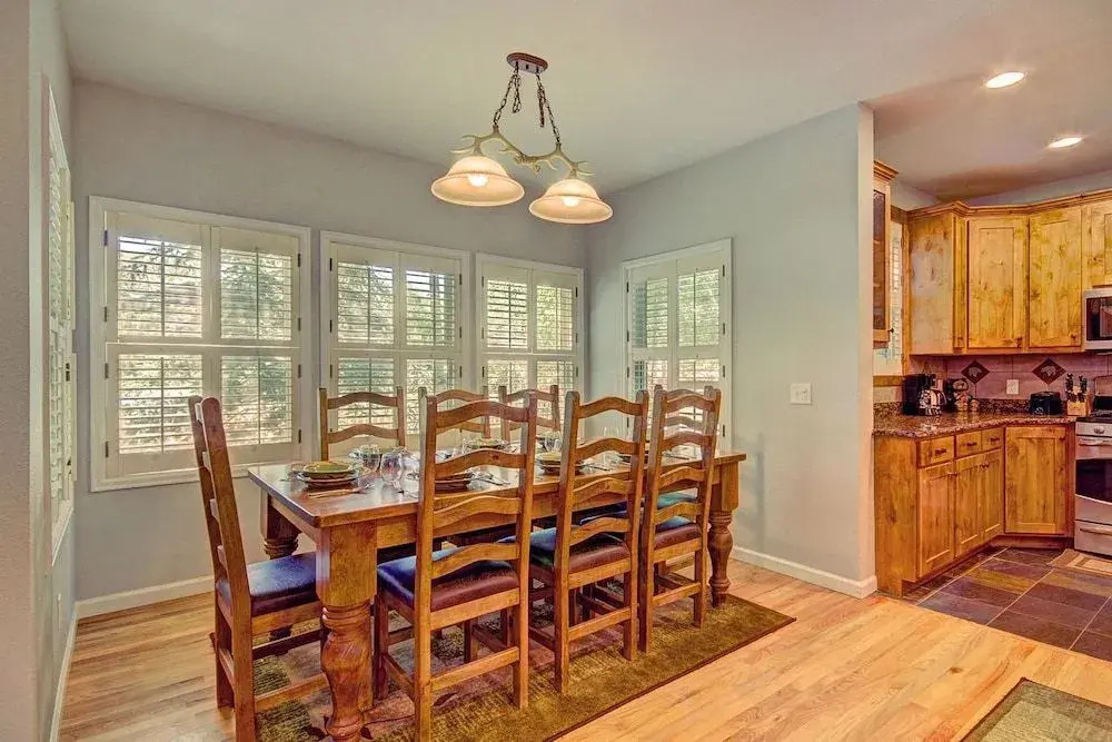Bear Pine 4 Br home by RedAwning