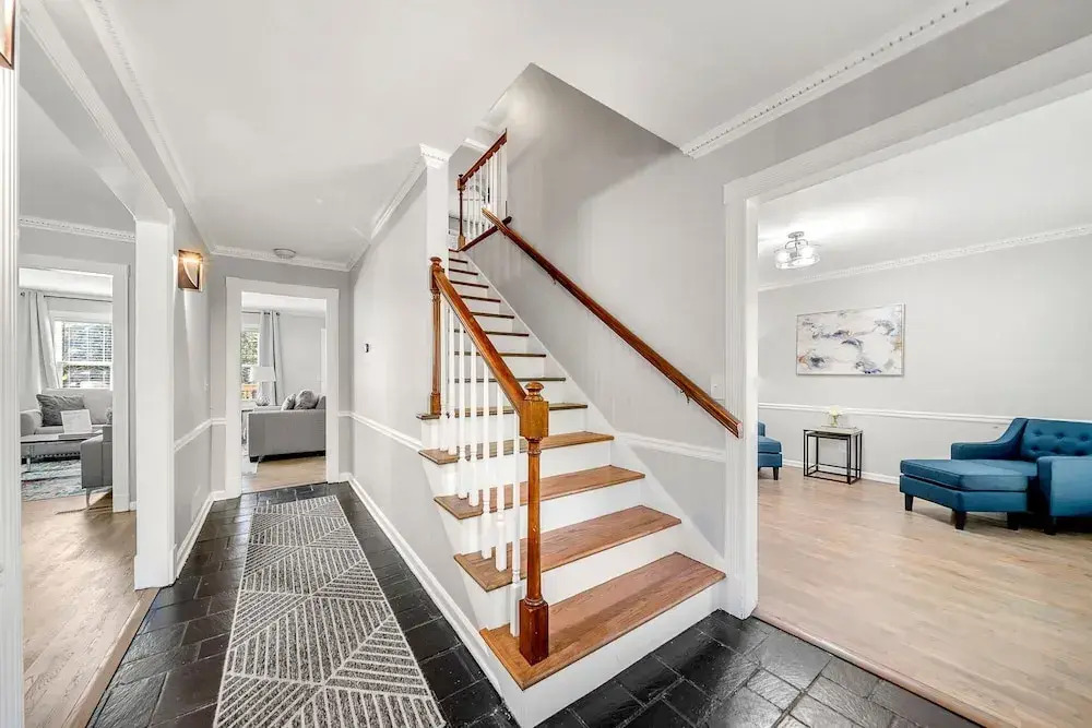 Beautiful Large Newly Renovated 5 Bedroom House