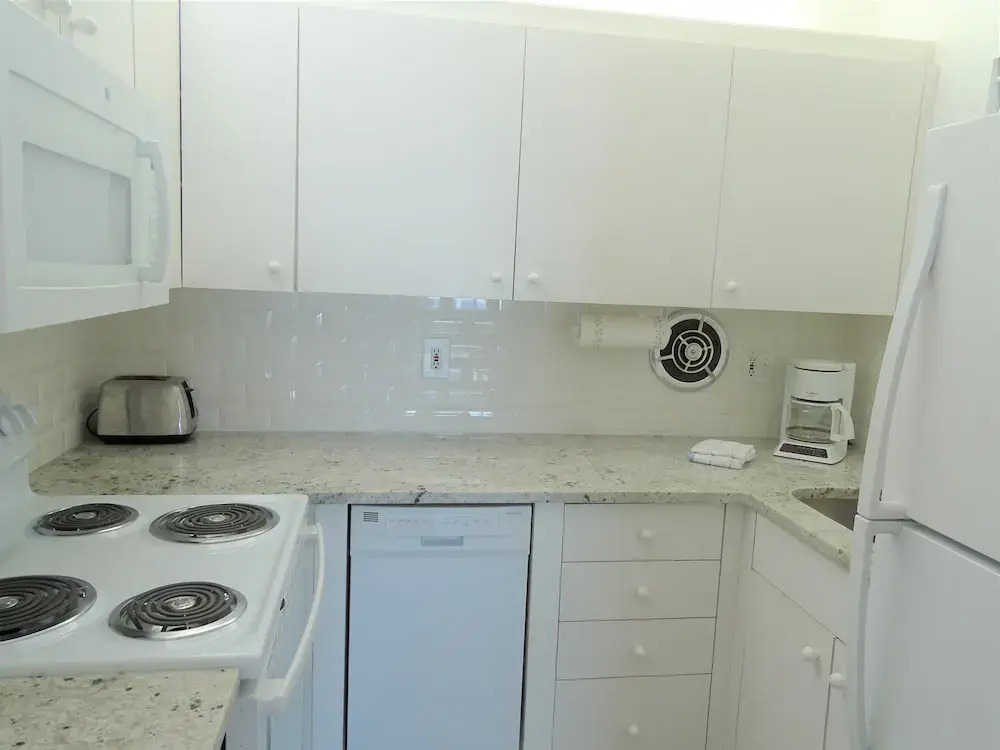 24 Aloha Kai 2 Bedrooms 1 Bathroom Apts