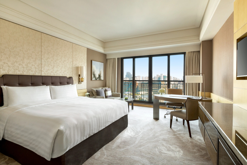 Midtown Shangri-La, Hangzhou, moments from West Lake