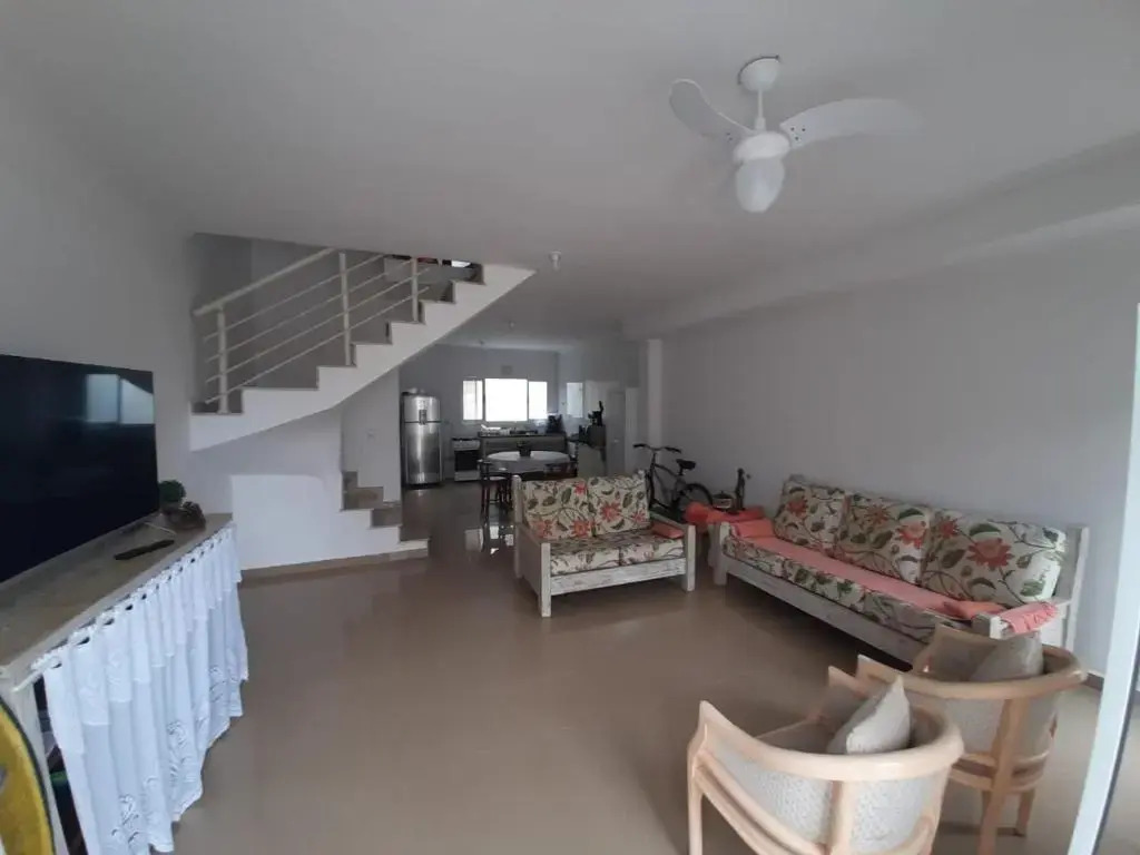 Casa em condomínio de frente pro mar