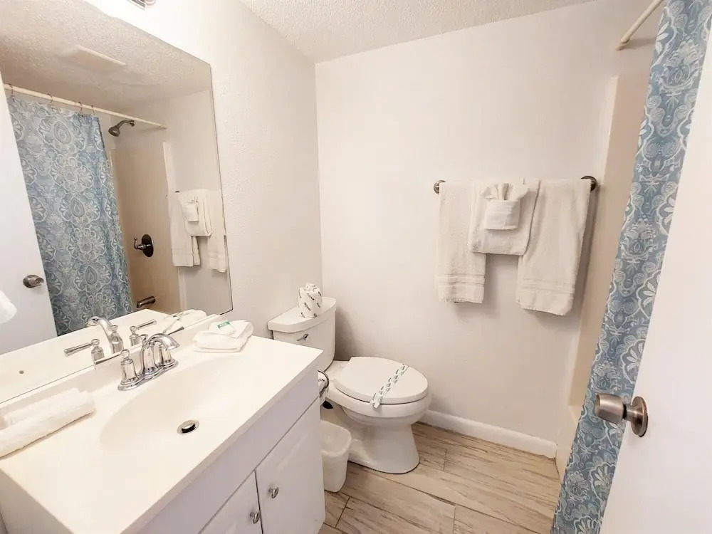 Sunrise Ge 103 2 Bedroom Condo by RedAwning
