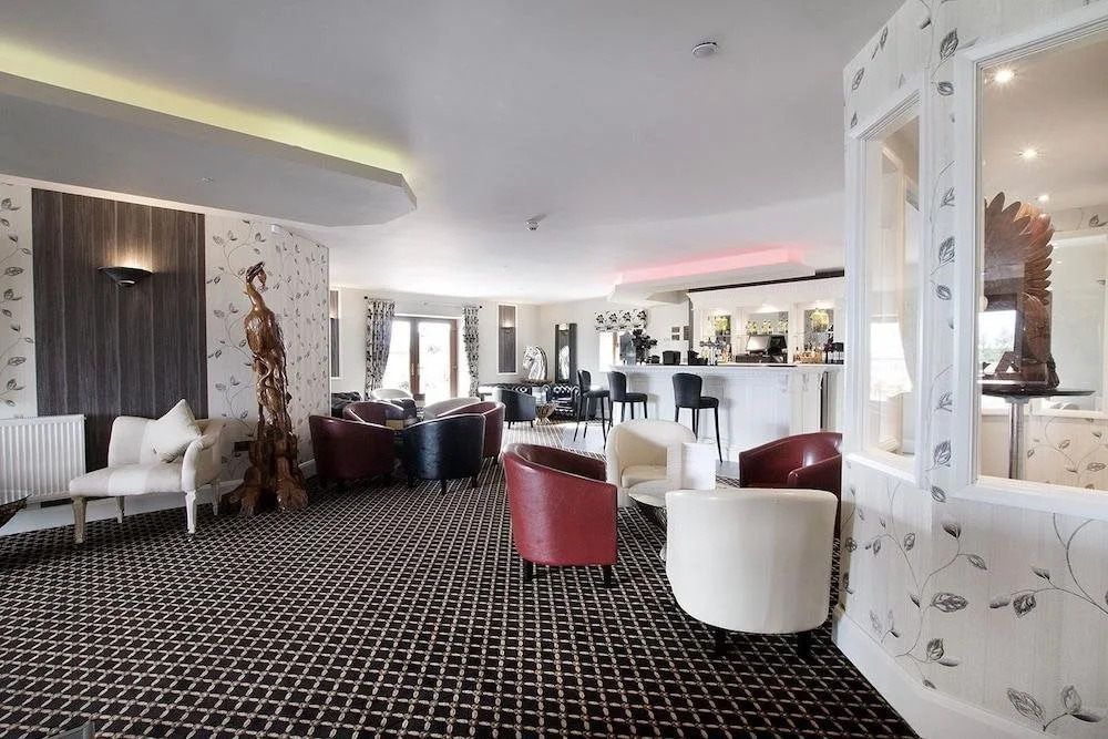 Oak Royal Hotel