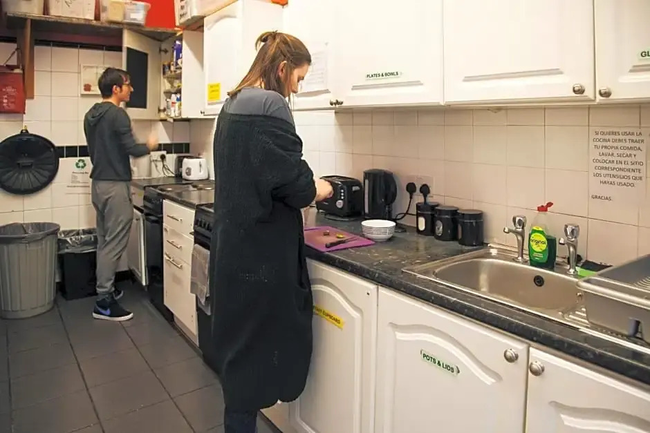 Edinburgh Backpackers - over 18s only