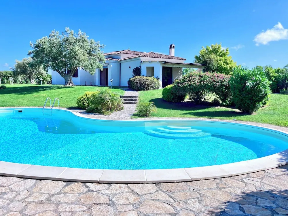 Countryside Villa With Private Pool and sea View