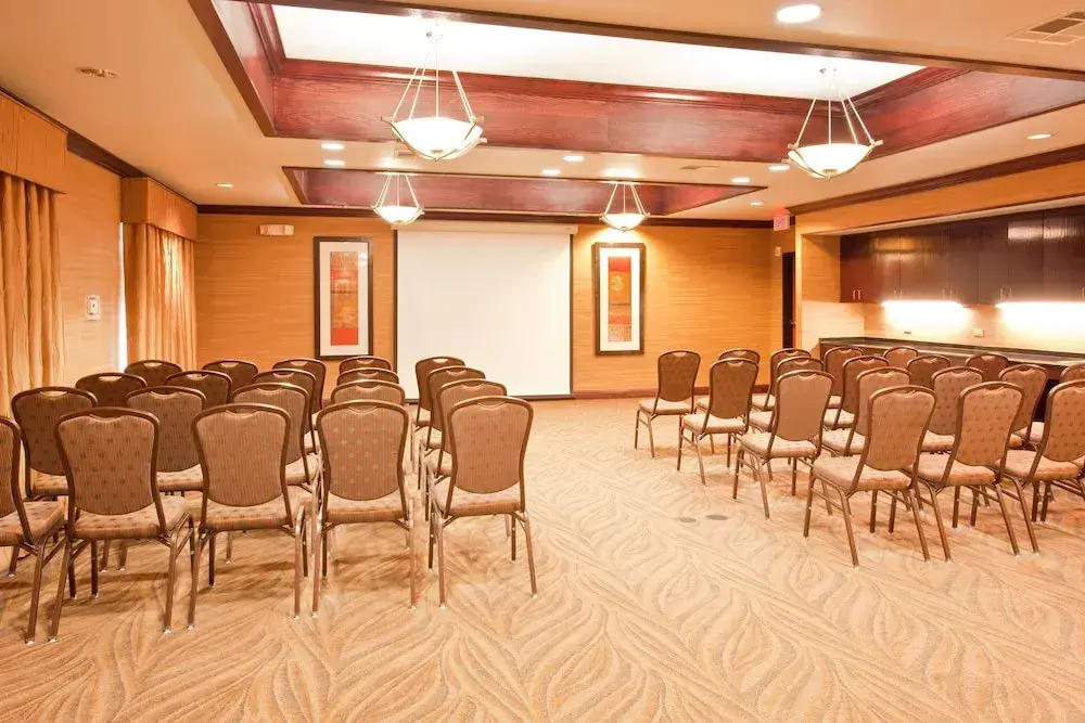 Holiday Inn Express & Suites Mineral Wells