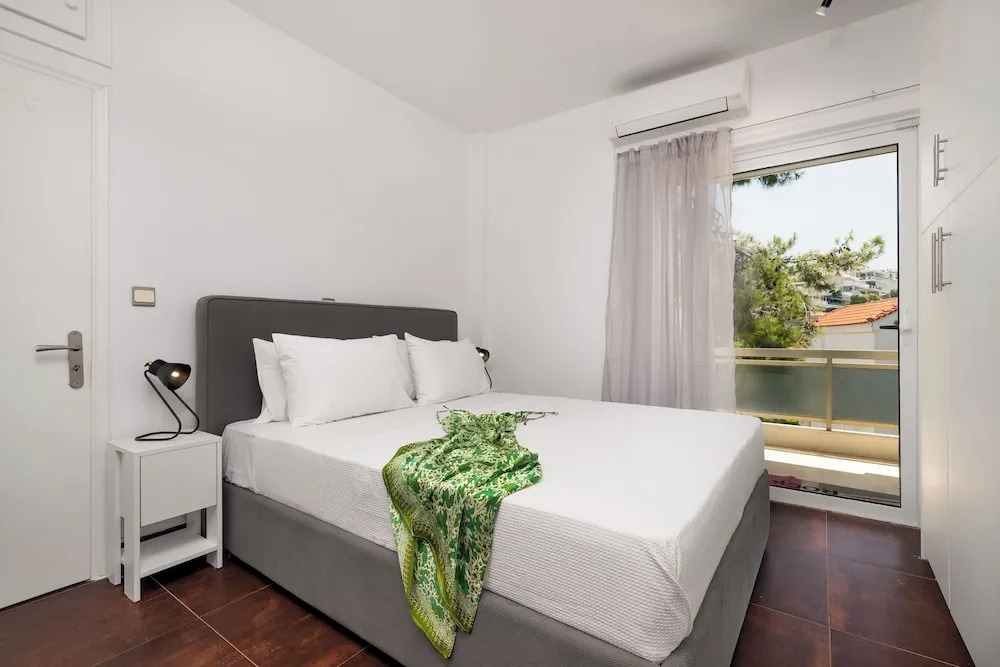Relux Sea View 2BD Apartment by BluPine