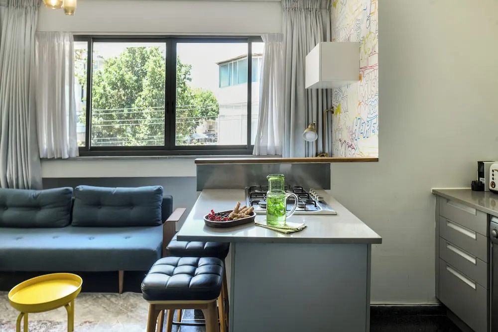 Turquoise Chic Apartment by Sea N' Rent