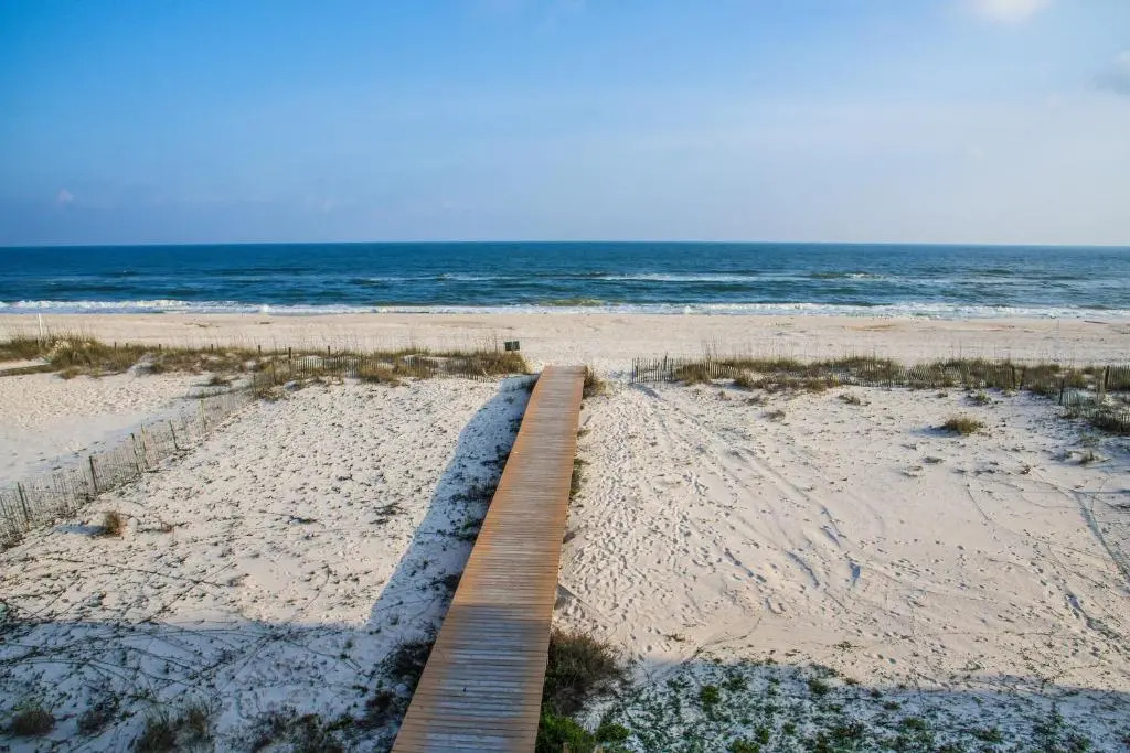 Beautiful 3 Bedroom BEACHFRONT Condo (F3) - Sleeps 10