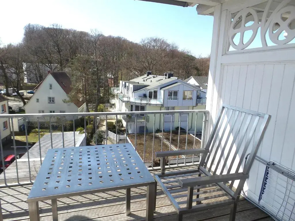 FeWo direkt am Strand mit Meerblick und Südbalkon, Villa Freia 27, Binz