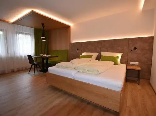 Apart Laver