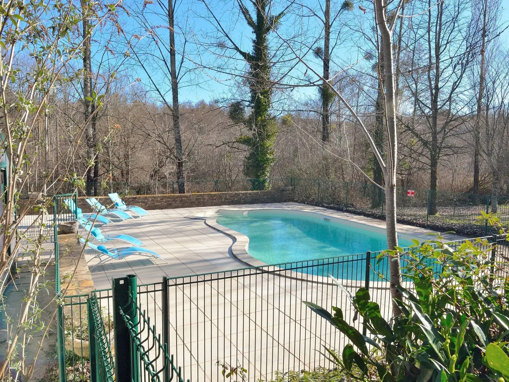 Serene Holiday Home in Cussac with Private Terrace, Barbeque