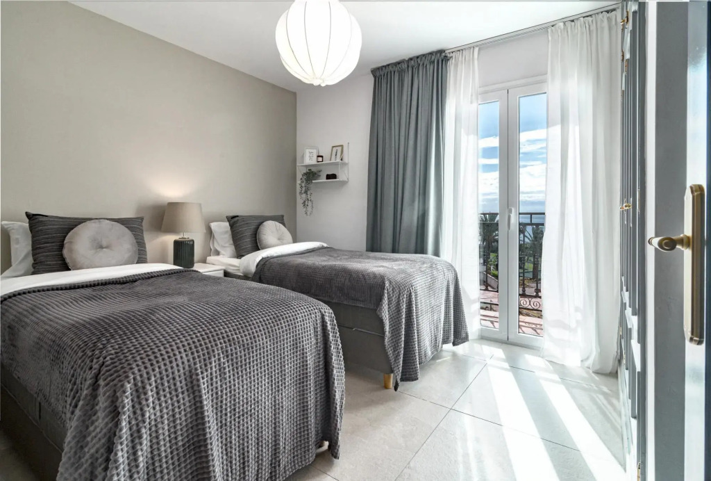 RDM33 -  2 bed apartment close to beach