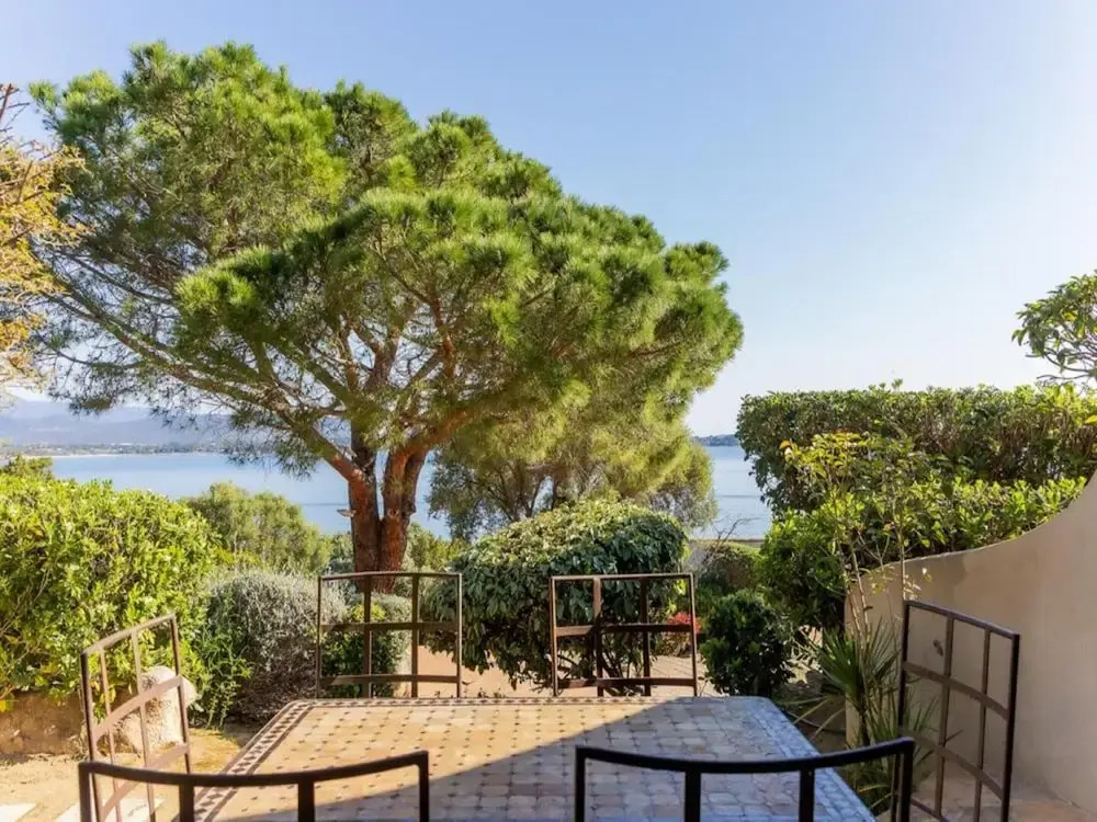 Villa for 6 by the Mediterranean Sea