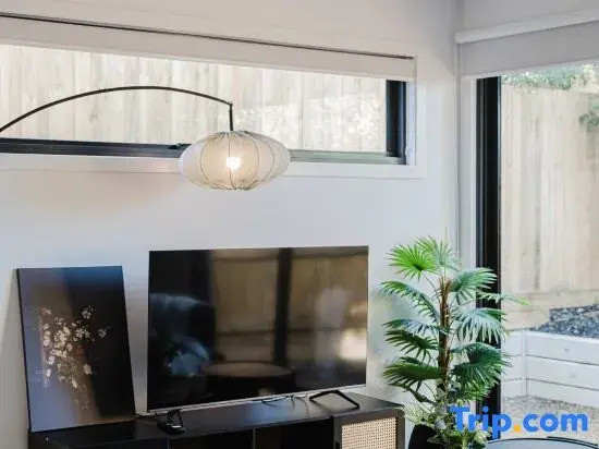 Stylish 4BR Townhouse with Private Courtyard