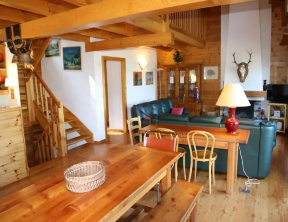 Spacious Chalet Amidst Mountains