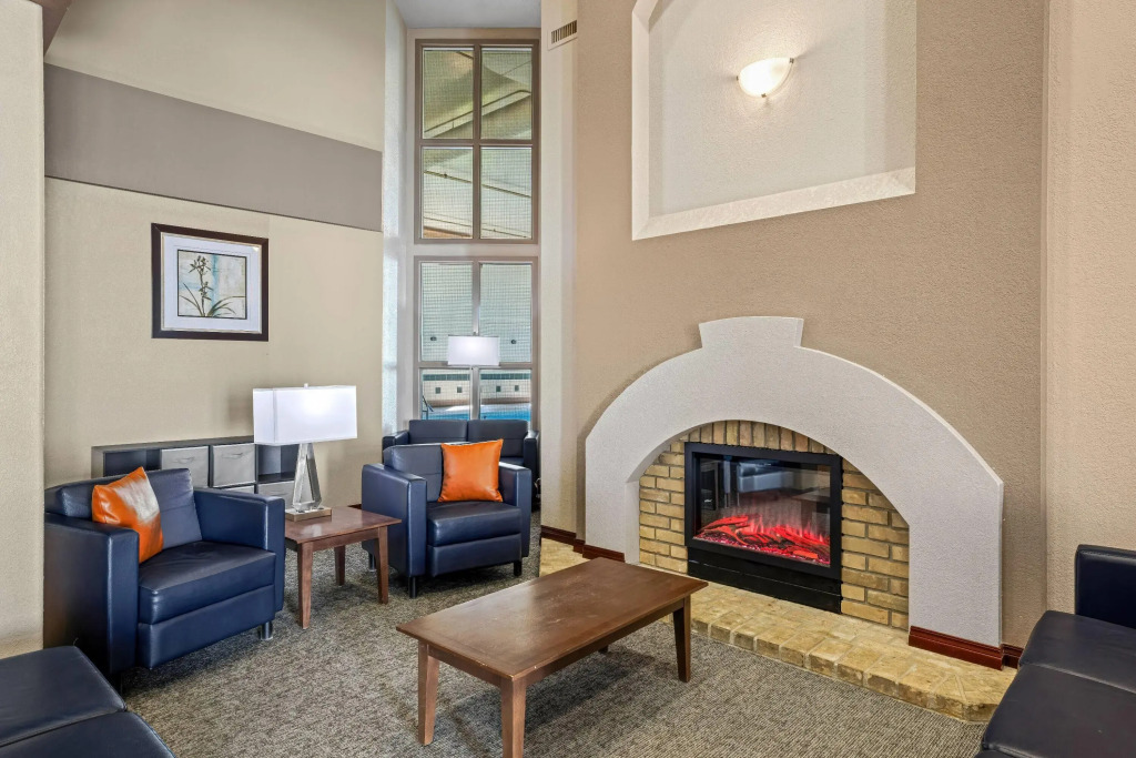 Days Inn & Suites by Wyndham Winkler