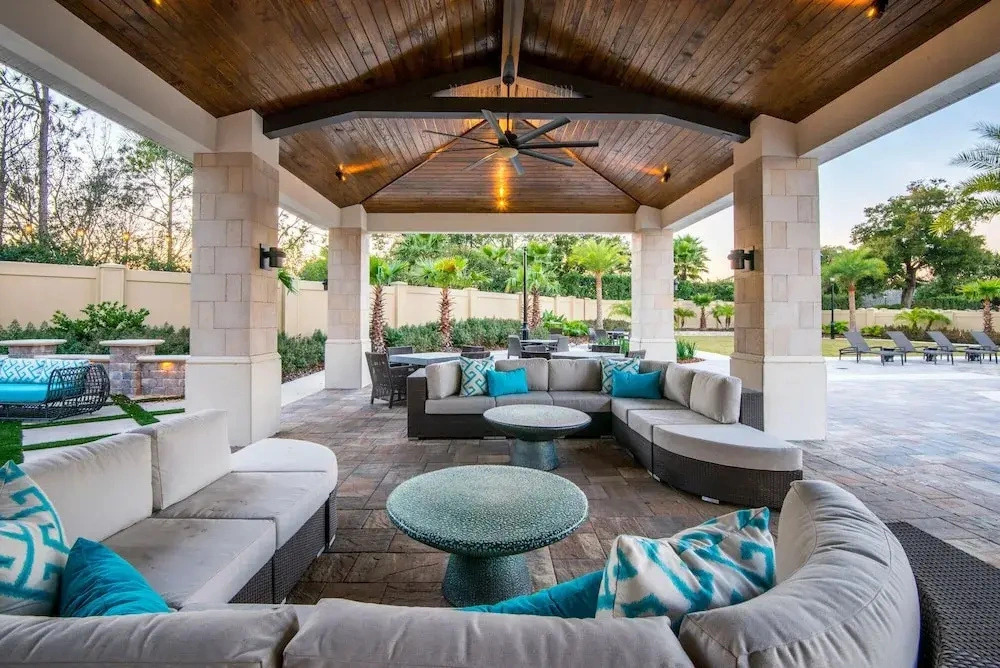Lakeside Villa With Pool, Cinema & Games Room