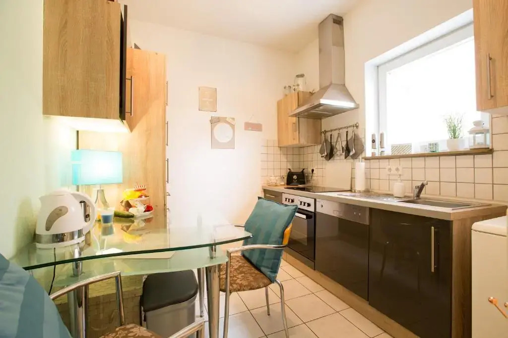 ZV2001 Private Apartments & Rooms near Exhibition Ground (room agency)