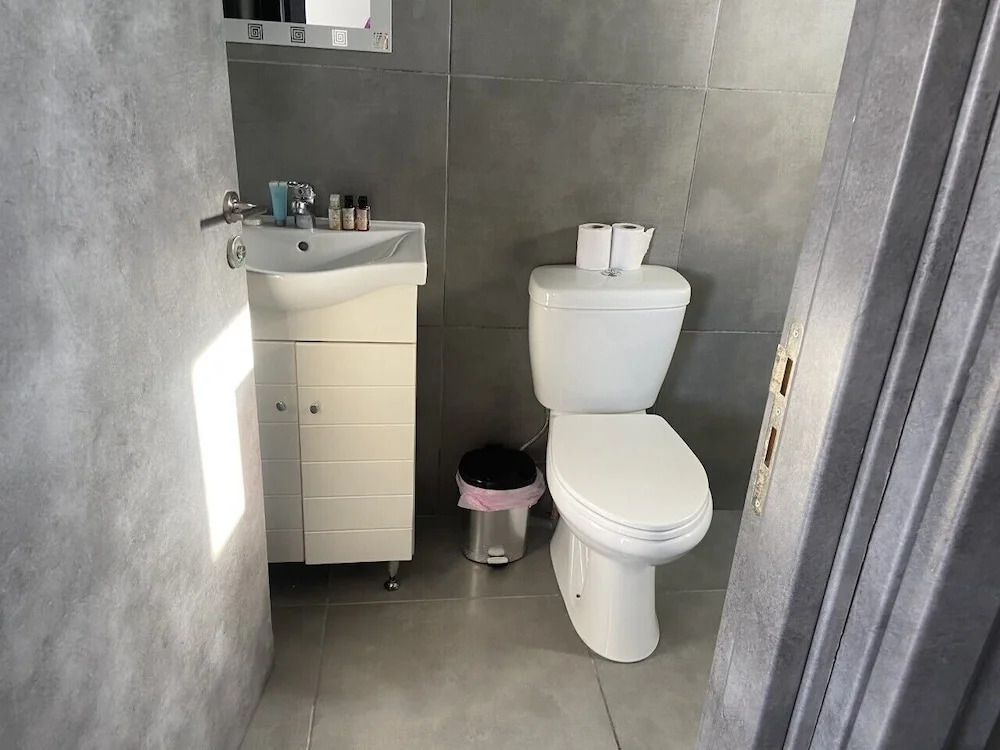 Nissi Avenue Suites