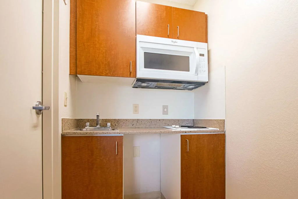Birch Hill Suites Kansas City - Independence
