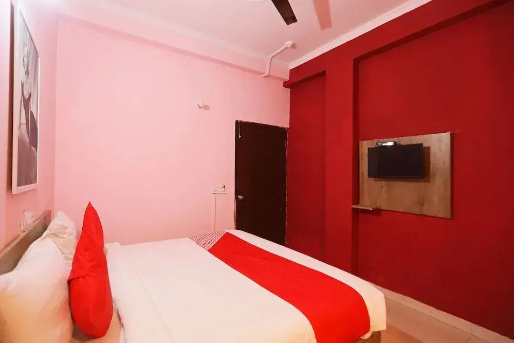 OYO 62899 Avni Residency