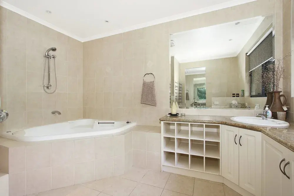 Canyons Bend - 5 Minute walk to shops and cafes