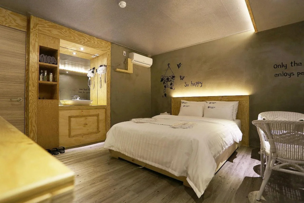 illusion hotel