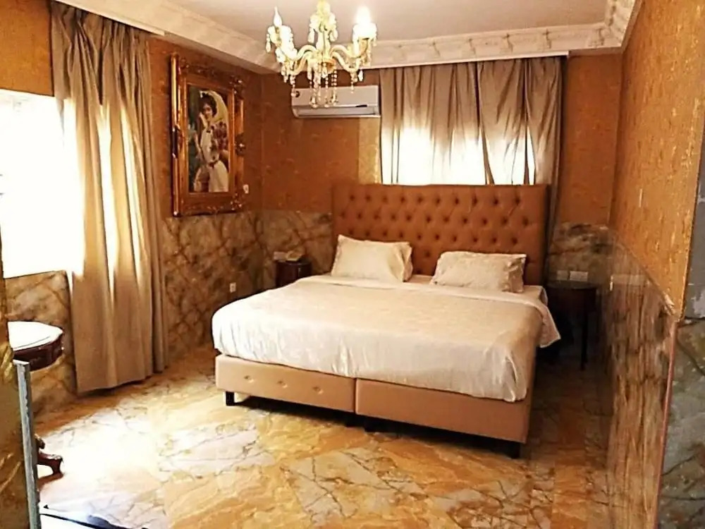 Grand Emperor Hotel