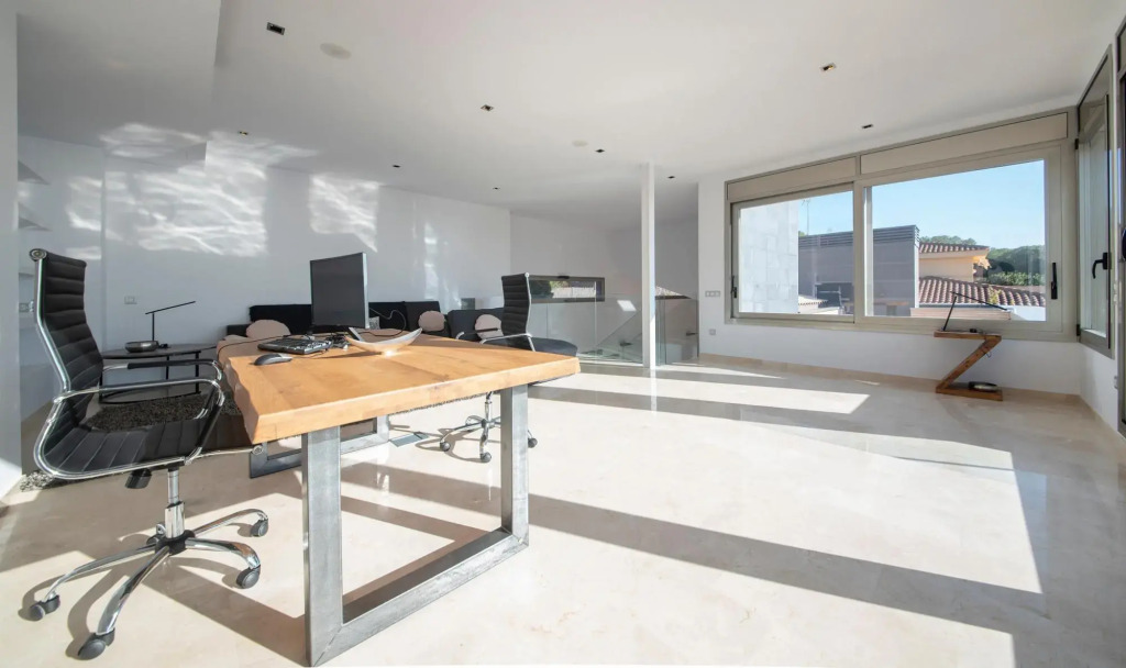 Limonium Deluxe Villa with Private Pool, TarracoHomes