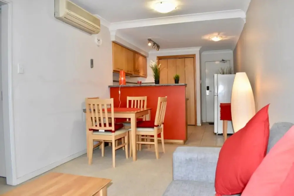 Convenient City Apartment with Pool Gym and Tennis Court