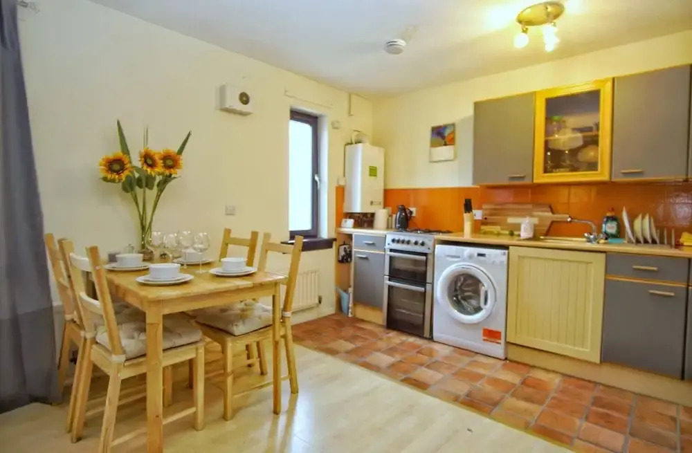 1 Bedroom Festival Flat Near The Meadows for 2