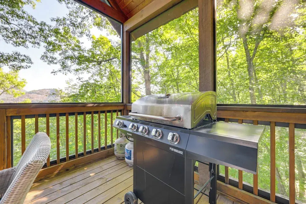 Hike & Boat: Cozy Bear Lake Cottage!