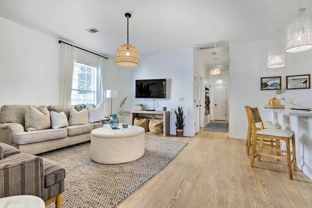 Modern & Chic Gulfport Escape: Walk to Beach!